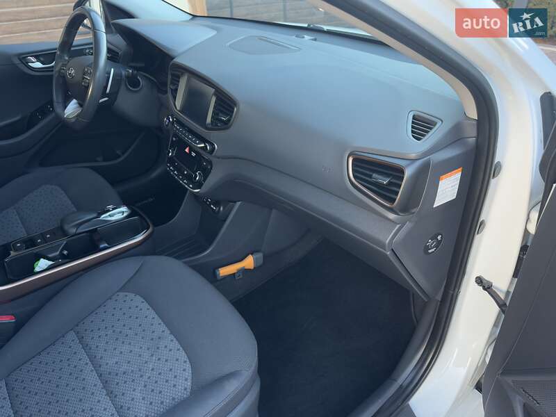 Ліфтбек Hyundai Ioniq 2019 в Чернівцях