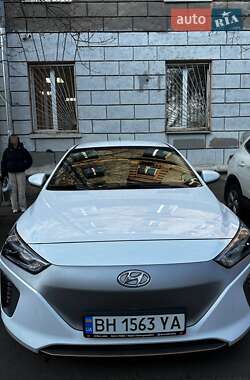 Хэтчбек Hyundai Ioniq 2017 в 