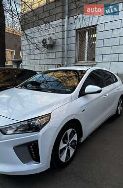 Хэтчбек Hyundai Ioniq 2017 в 