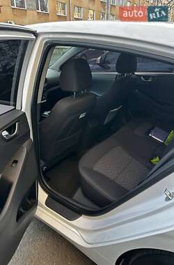 Хэтчбек Hyundai Ioniq 2017 в 