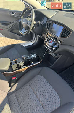 Хэтчбек Hyundai Ioniq 2019 в 