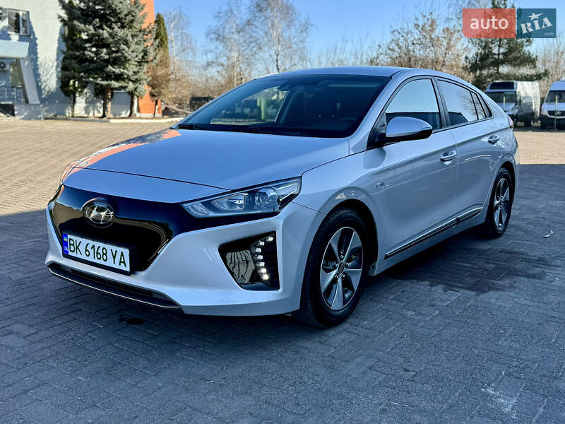 Хэтчбек Hyundai Ioniq 2018 в 