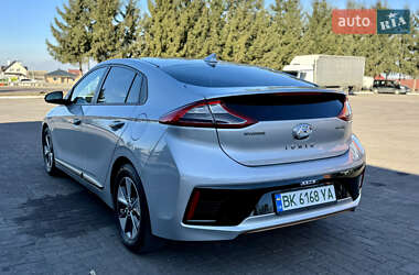 Хэтчбек Hyundai Ioniq 2018 в 