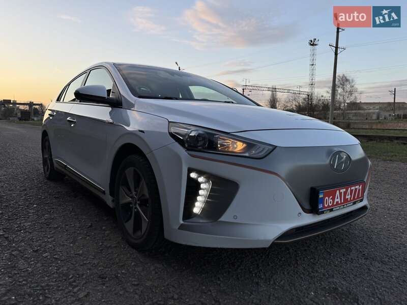 Хэтчбек Hyundai Ioniq 2018 в 