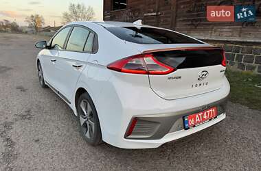 Хэтчбек Hyundai Ioniq 2018 в 