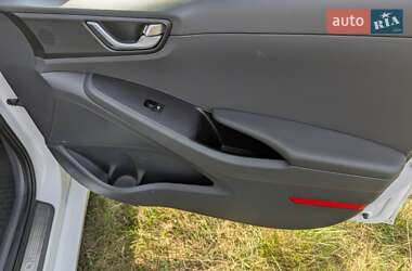 Хэтчбек Hyundai Ioniq 2016 в 