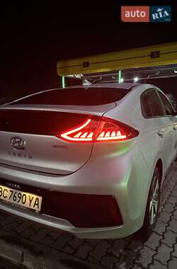 Хэтчбек Hyundai Ioniq 2019 в 