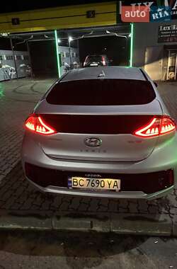 Хэтчбек Hyundai Ioniq 2019 в 