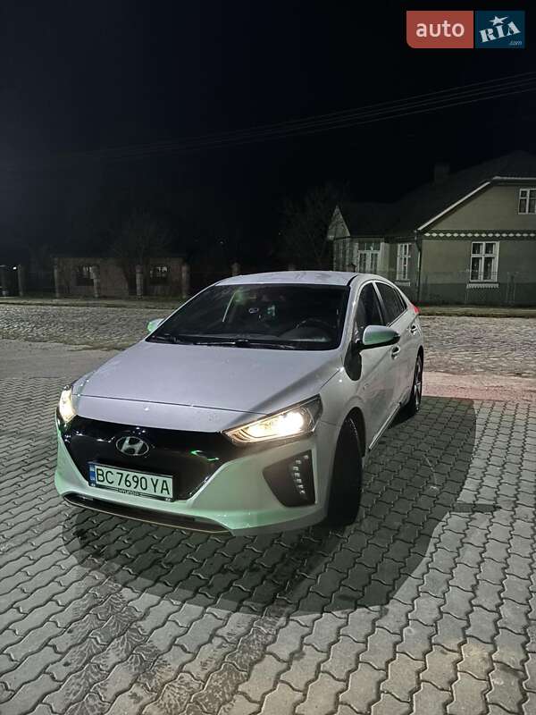 Хэтчбек Hyundai Ioniq 2019 в 