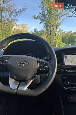 Хетчбек Hyundai Ioniq 2018 в 