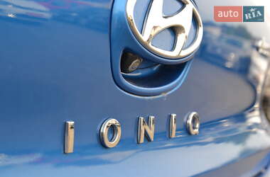Хэтчбек Hyundai Ioniq 2016 в 