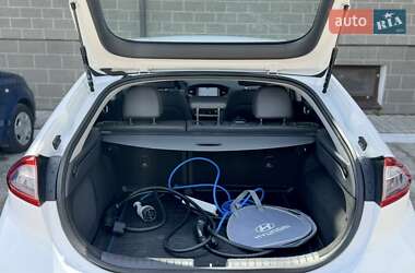 Хэтчбек Hyundai Ioniq 2018 в 