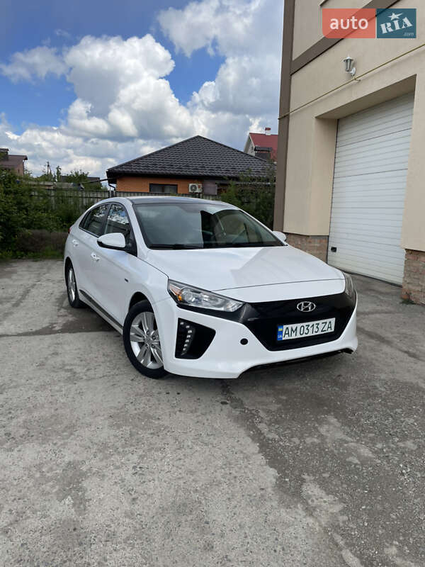 Хэтчбек Hyundai Ioniq 2017 в 