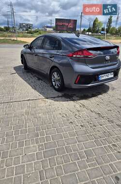 Хэтчбек Hyundai Ioniq 2019 в 