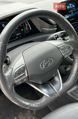 Ліфтбек Hyundai Ioniq 2019 в 