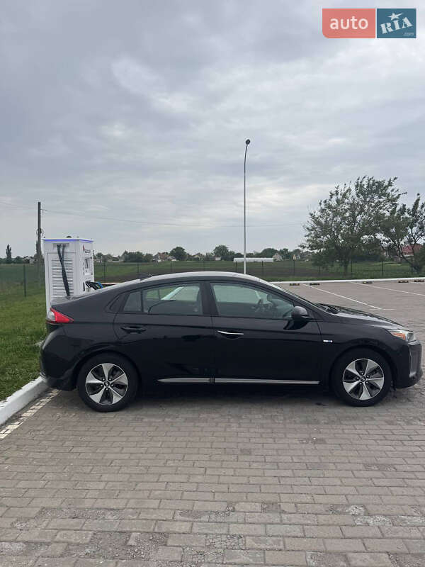Хэтчбек Hyundai Ioniq 2017 в Черкассах фото 4 Хэтчбек Hyundai Ioniq 2017 в Черкассах