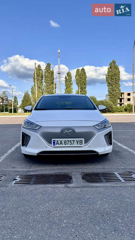 Хэтчбек Hyundai Ioniq 2018 в 