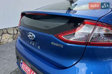 Хэтчбек Hyundai Ioniq 2017 в 