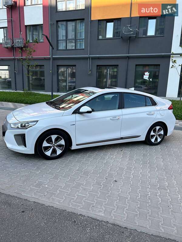 Ліфтбек Hyundai Ioniq 2019 в Стрию