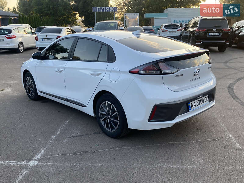 Лифтбек Hyundai Ioniq 2021 в Киеве