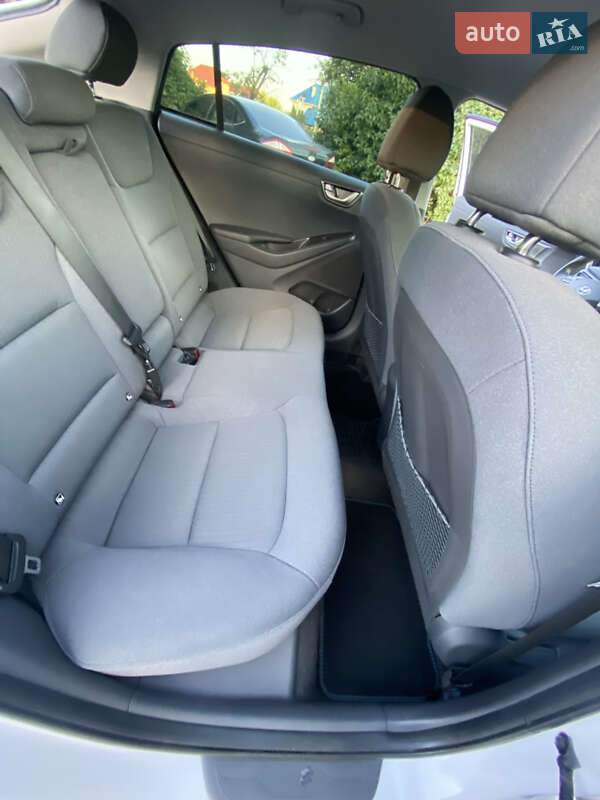 Лифтбек Hyundai Ioniq 2021 в Киеве