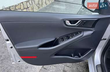 Хэтчбек Hyundai Ioniq 2018 в 