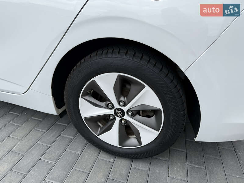 Хетчбек Hyundai Ioniq 2017 в Вінниці