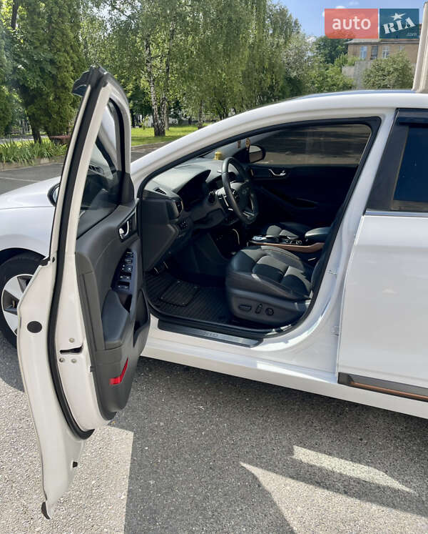 Хэтчбек Hyundai Ioniq 2018 в Киеве