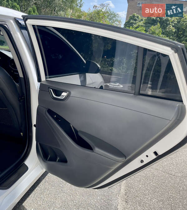 Хэтчбек Hyundai Ioniq 2018 в Киеве