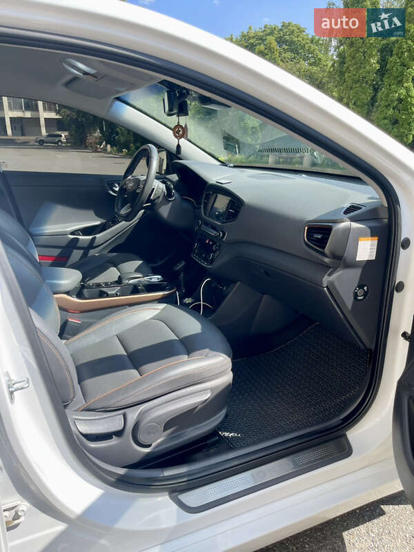 Хэтчбек Hyundai Ioniq 2018 в Киеве