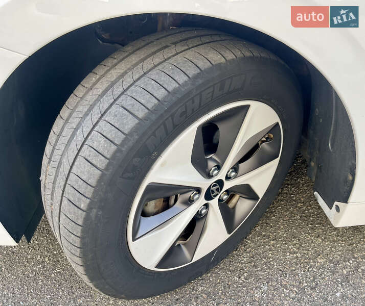 Хэтчбек Hyundai Ioniq 2018 в Киеве