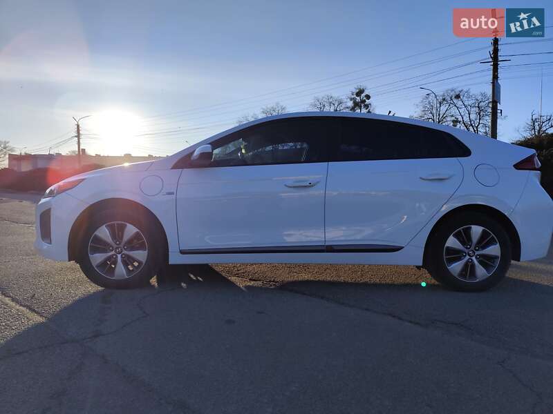 Хэтчбек Hyundai Ioniq 2018 в Умани фото 4 Хэтчбек Hyundai Ioniq 2018 в Умани