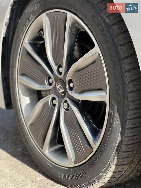 Хэтчбек Hyundai Ioniq 2018 в Одессе