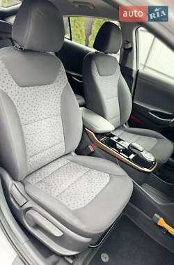 Лифтбек Hyundai Ioniq 2019 в Черновцах