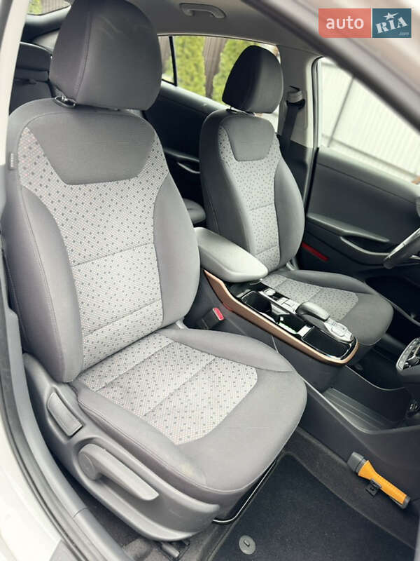 Ліфтбек Hyundai Ioniq 2019 в Чернівцях