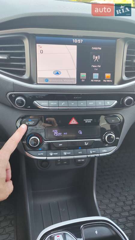 Хетчбек Hyundai Ioniq 2016 в Ужгороді