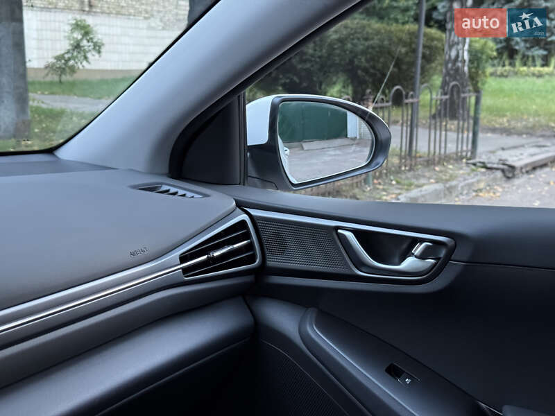 Лифтбек Hyundai Ioniq 2020 в Киеве фото 13 Лифтбек Hyundai Ioniq 2020 в Киеве