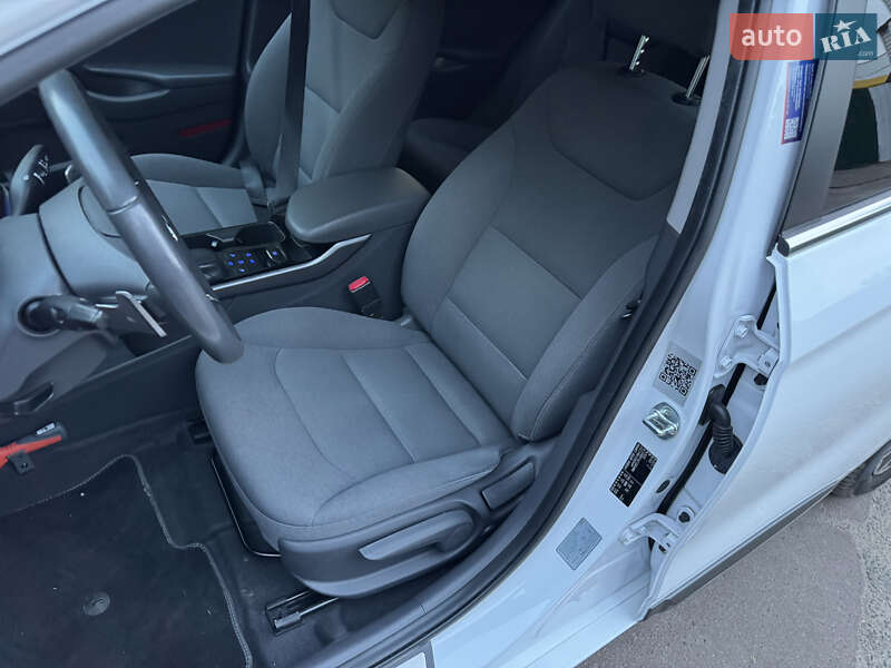 Лифтбек Hyundai Ioniq 2020 в Киеве фото 26 Лифтбек Hyundai Ioniq 2020 в Киеве