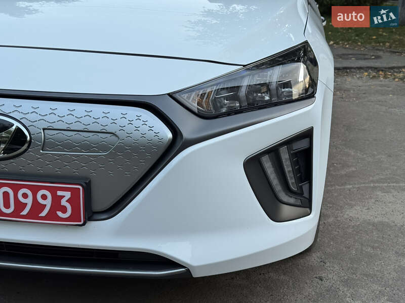 Лифтбек Hyundai Ioniq 2020 в Киеве фото 37 Лифтбек Hyundai Ioniq 2020 в Киеве