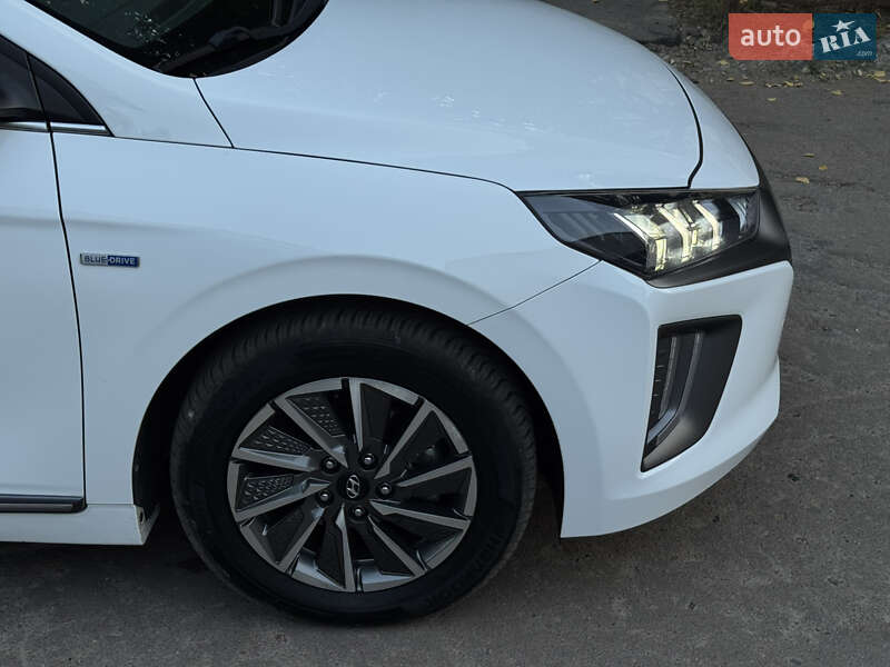 Лифтбек Hyundai Ioniq 2020 в Киеве фото 40 Лифтбек Hyundai Ioniq 2020 в Киеве