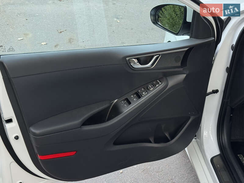 Лифтбек Hyundai Ioniq 2020 в Киеве фото 49 Лифтбек Hyundai Ioniq 2020 в Киеве