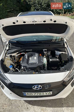 Хэтчбек Hyundai Ioniq 2017 в 