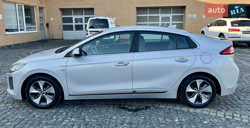 Хэтчбек Hyundai Ioniq 2017 в Луцке фото 5 Хэтчбек Hyundai Ioniq 2017 в Луцке