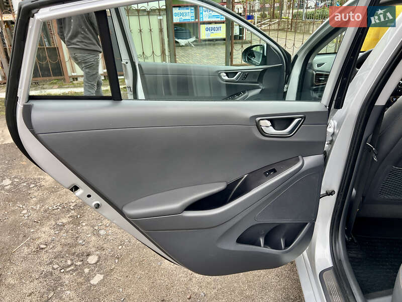 Хэтчбек Hyundai Ioniq 2017 в Луцке фото 42 Хэтчбек Hyundai Ioniq 2017 в Луцке