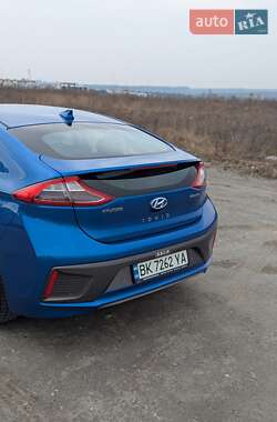 Хэтчбек Hyundai Ioniq 2017 в 