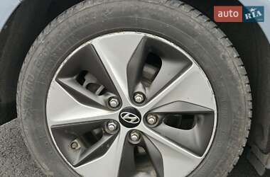 Хэтчбек Hyundai Ioniq 2017 в 