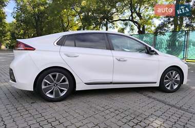 Хетчбек Hyundai Ioniq 2017 в 