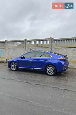 Хэтчбек Hyundai Ioniq 2019 в 