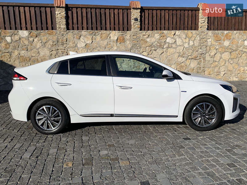 Лифтбек Hyundai Ioniq 2021 в Ровно