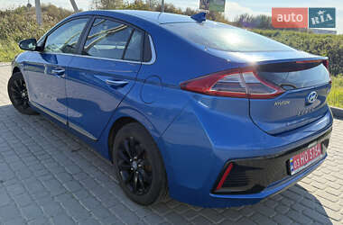 Хэтчбек Hyundai Ioniq 2018 в 